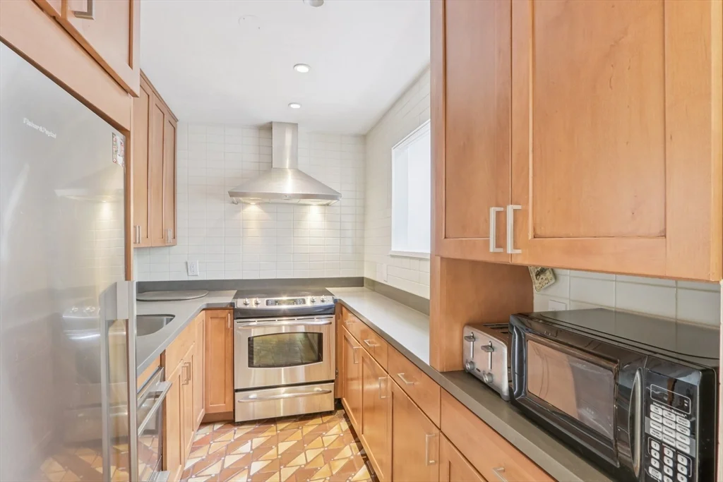 583 Massachusetts Ave, Roxbury