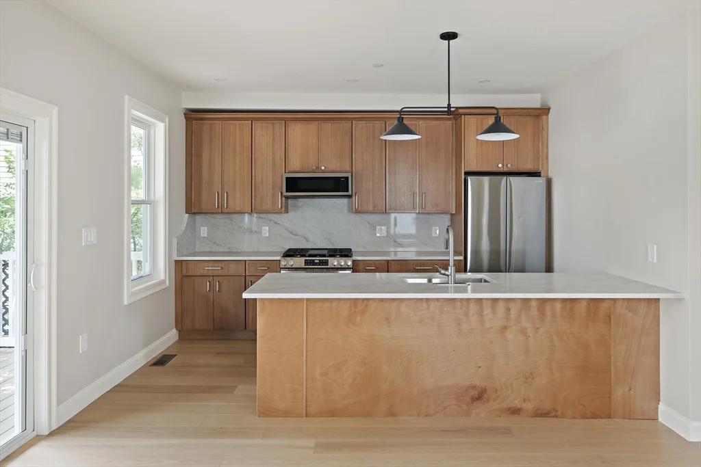 206 Byron St, East Boston