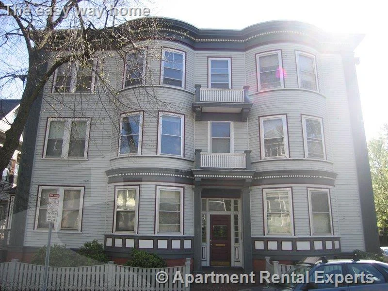 18 Sanborn Ave, Union Square