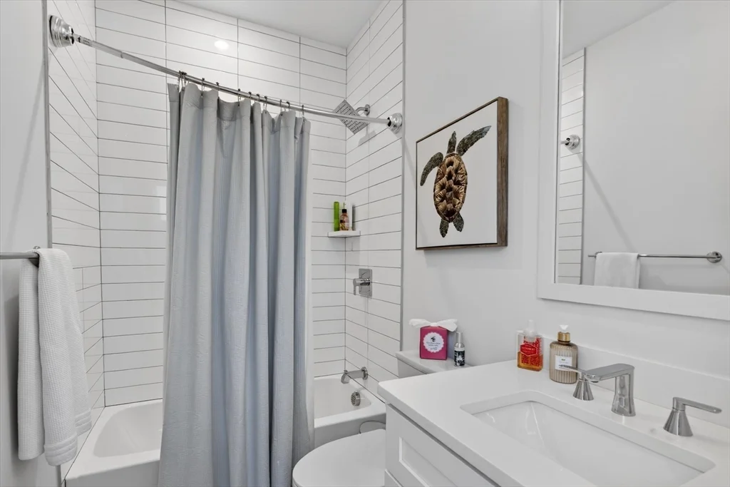 15 W Bellflower St, South Boston