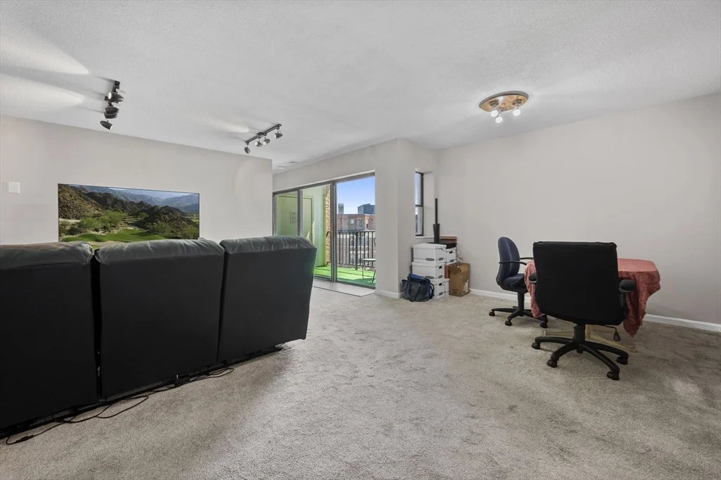 295 Lynn Shore Dr, Diamond District