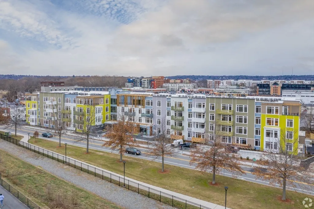 77 New St, Neighborhood Nine