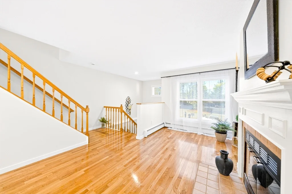 82 Camelot Dr, Worcester