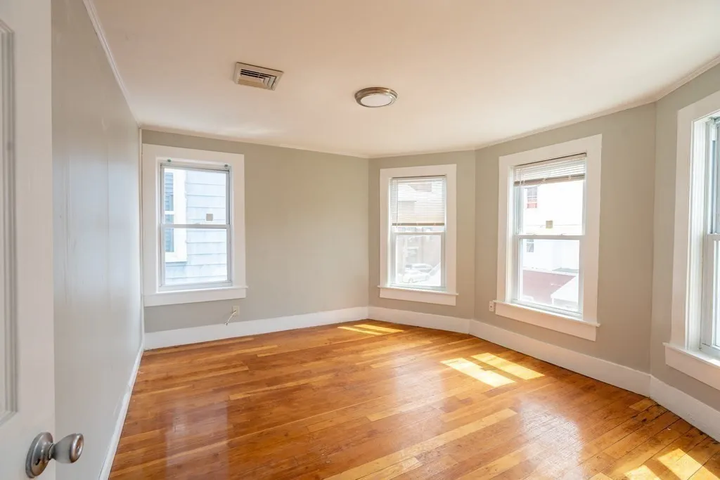 716 Lawrence St, Lowell