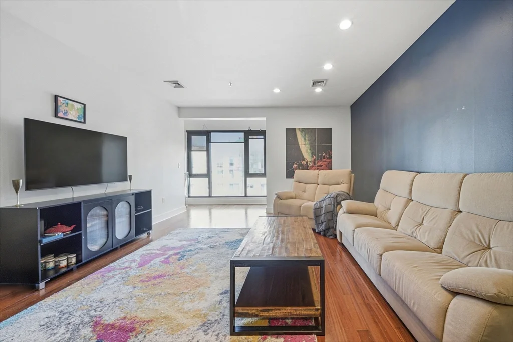 533 Cambridge St, Allston