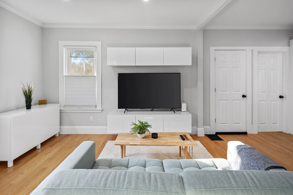 14 Everett St, Medford