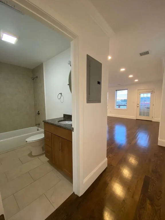 373 Crescent Ave, Chelsea