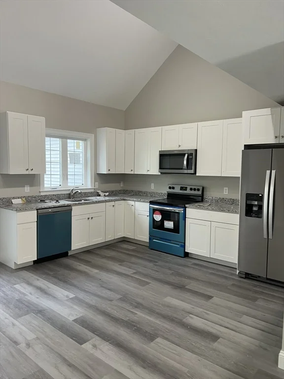 5 Santana Way, Carver