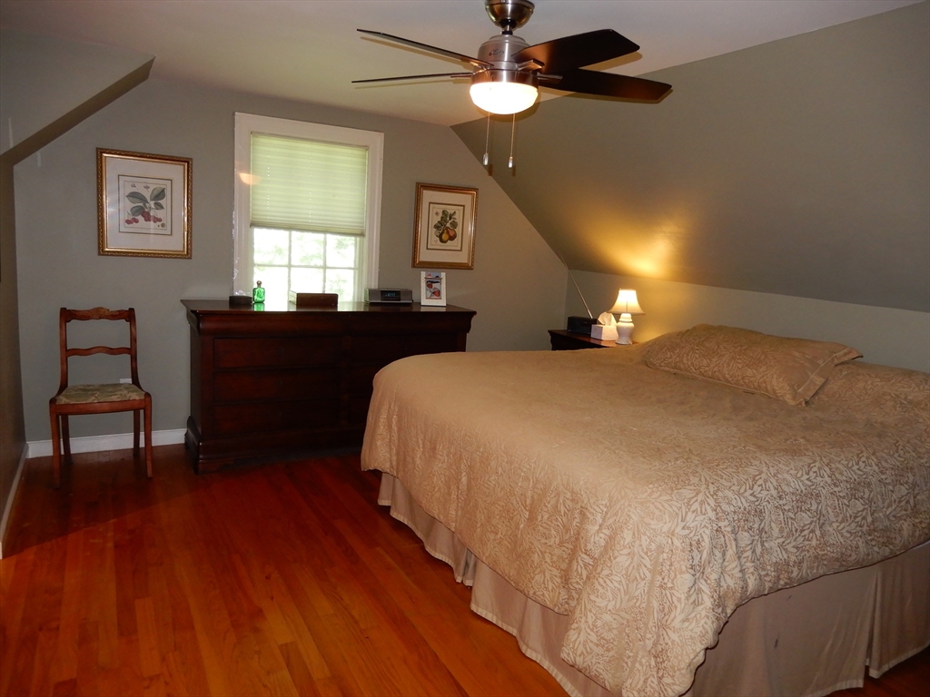 9 Fleetwood Dr, Norfolk