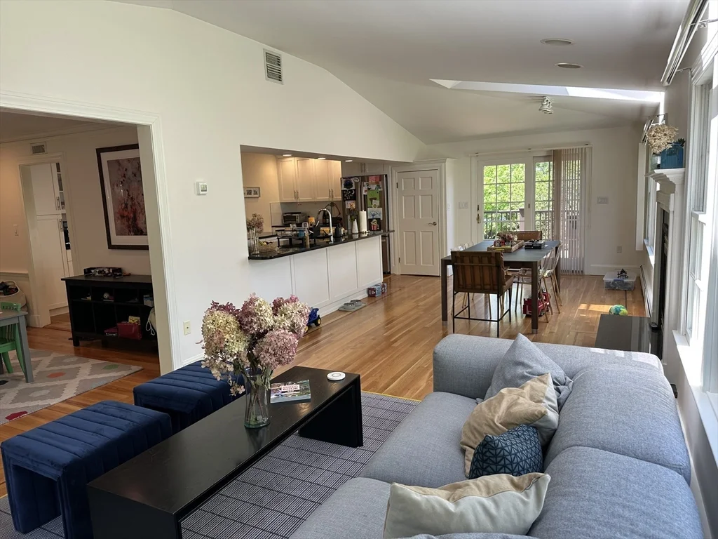 45 Wellesley Rd, Belmont