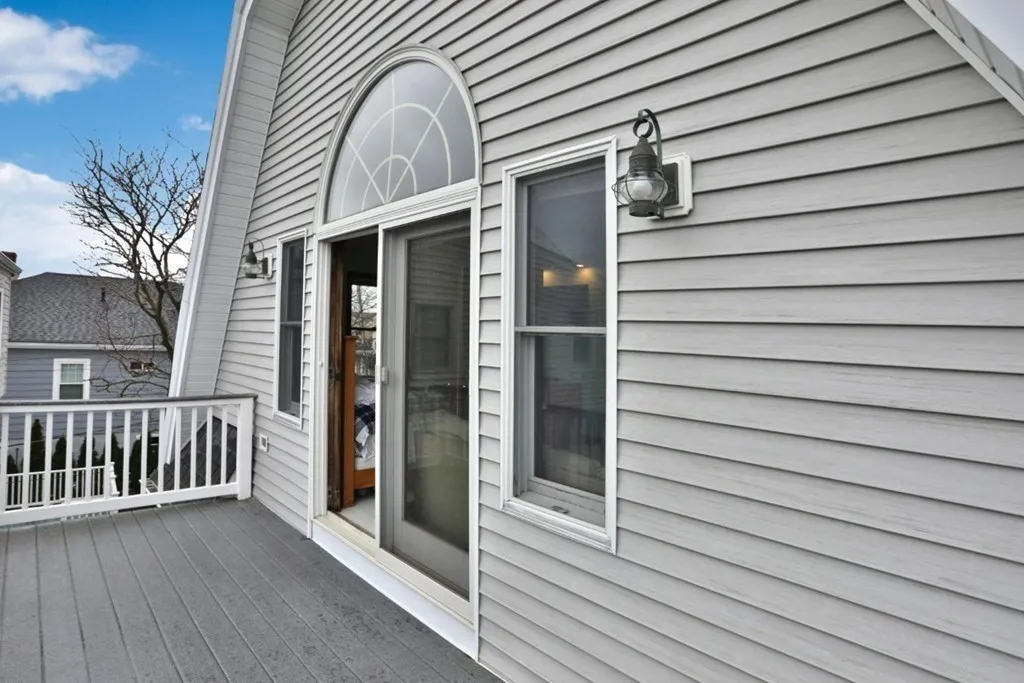 8 Castle Rd, Nahant