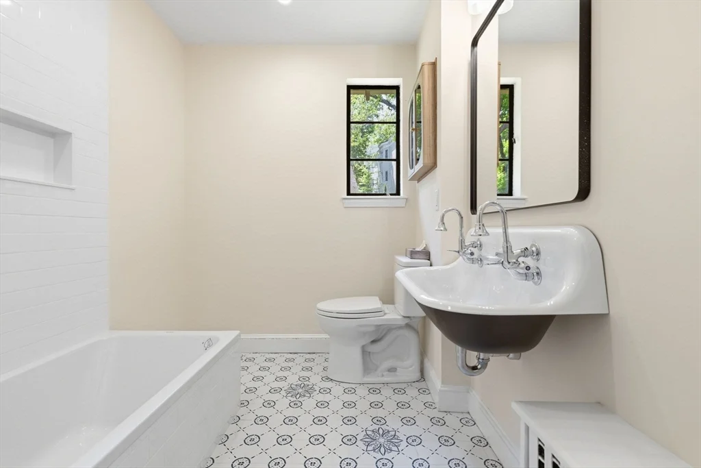 180 Eliot St, Chestnut Hill