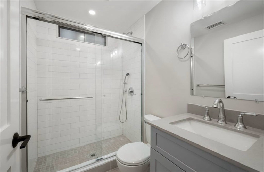 543 E 7th, South Boston