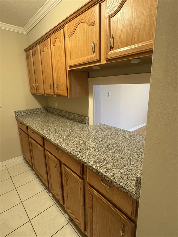 10 Longwood Dr, Andover