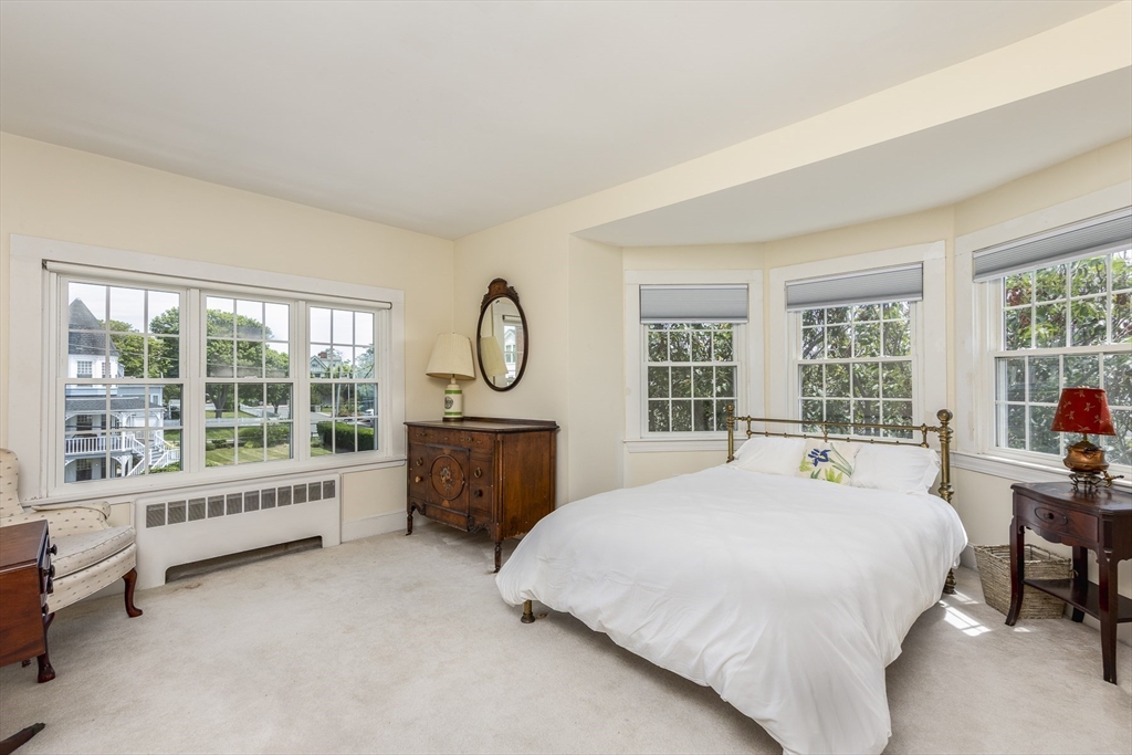 4 Spray Ave, Marblehead