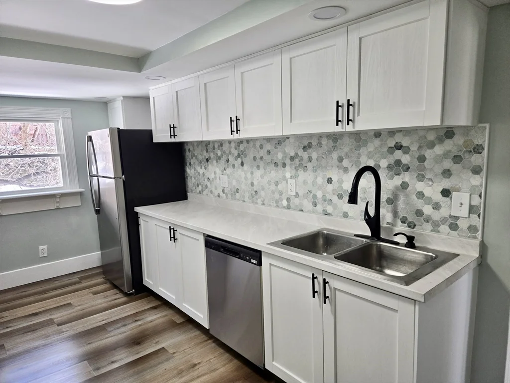 93 Cliff St, Southbridge