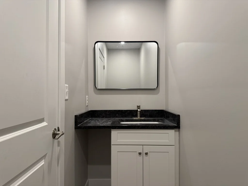 251 Sladen St, Dracut