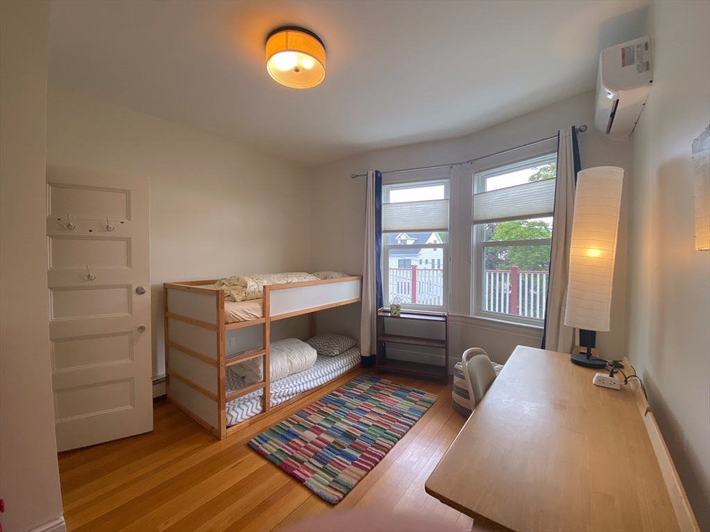 90 Robbins Rd, Arlington Heights