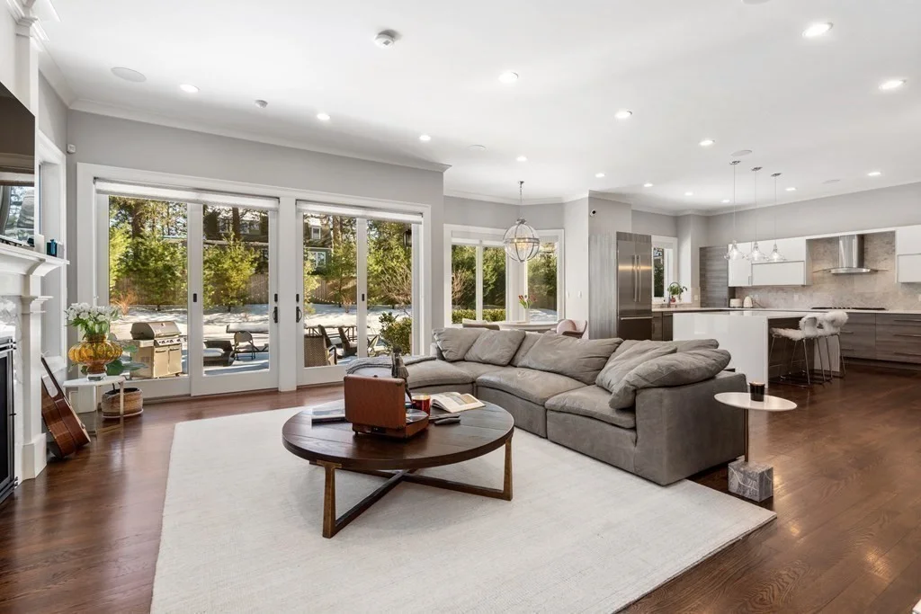 1580 Beacon St, Waban