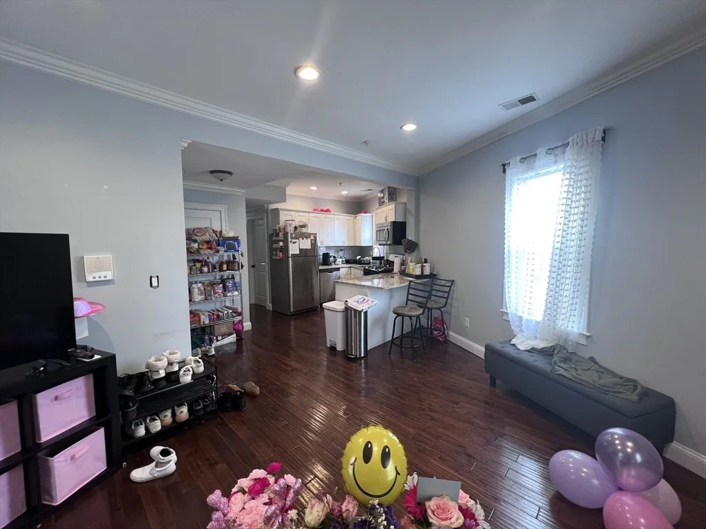 140 Marcella St, Mission Hill