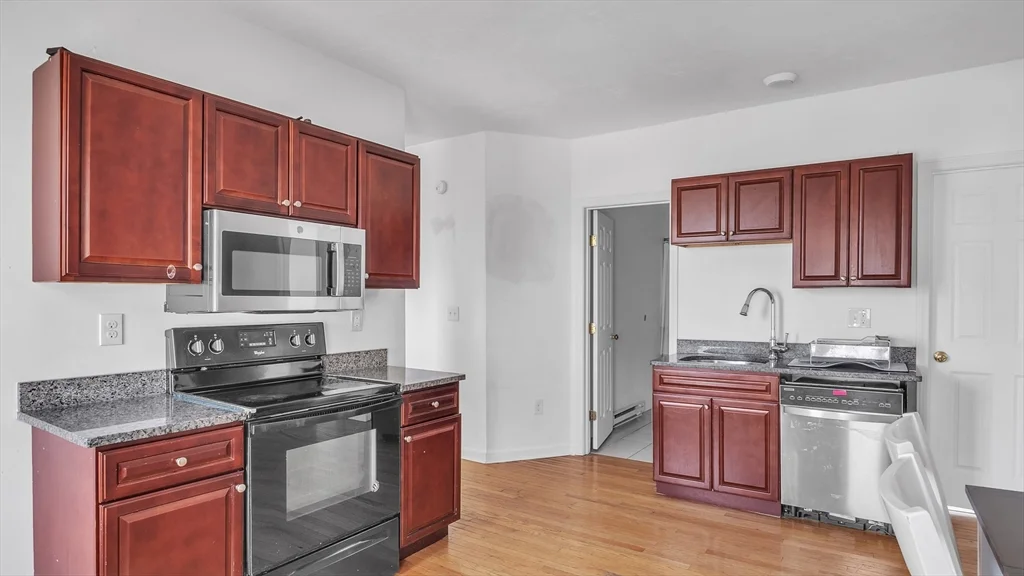 1442 Main St, Worcester