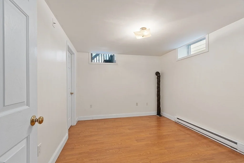 61 Western Ave, Gloucester