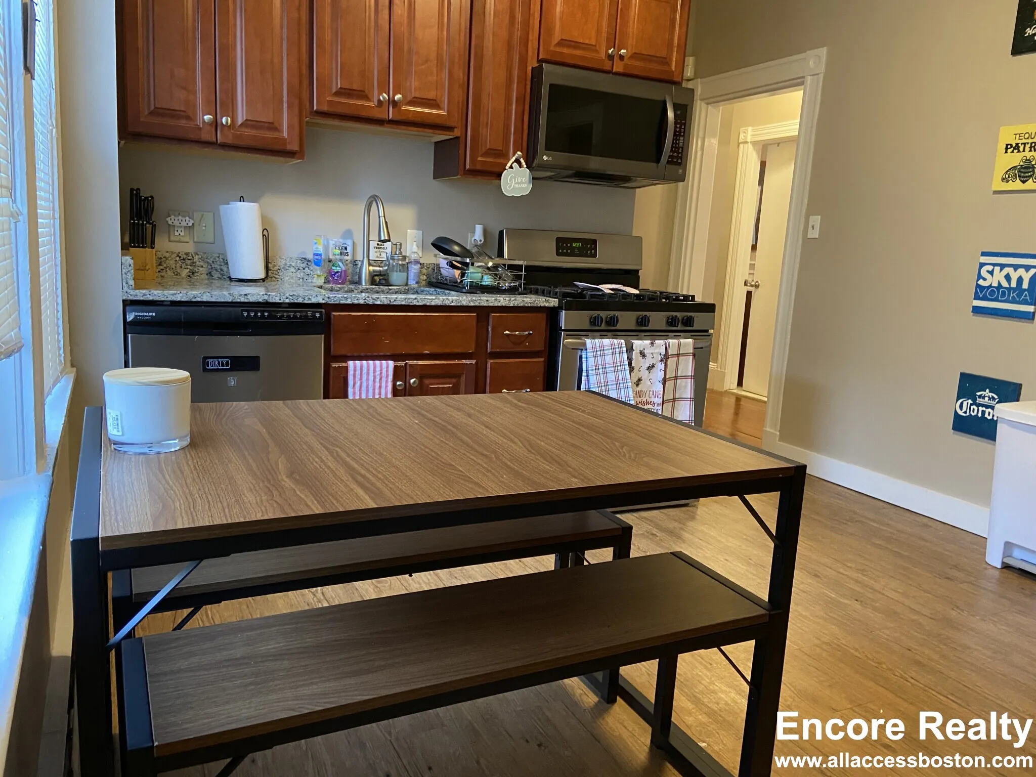 8 Sunset St, Mission Hill