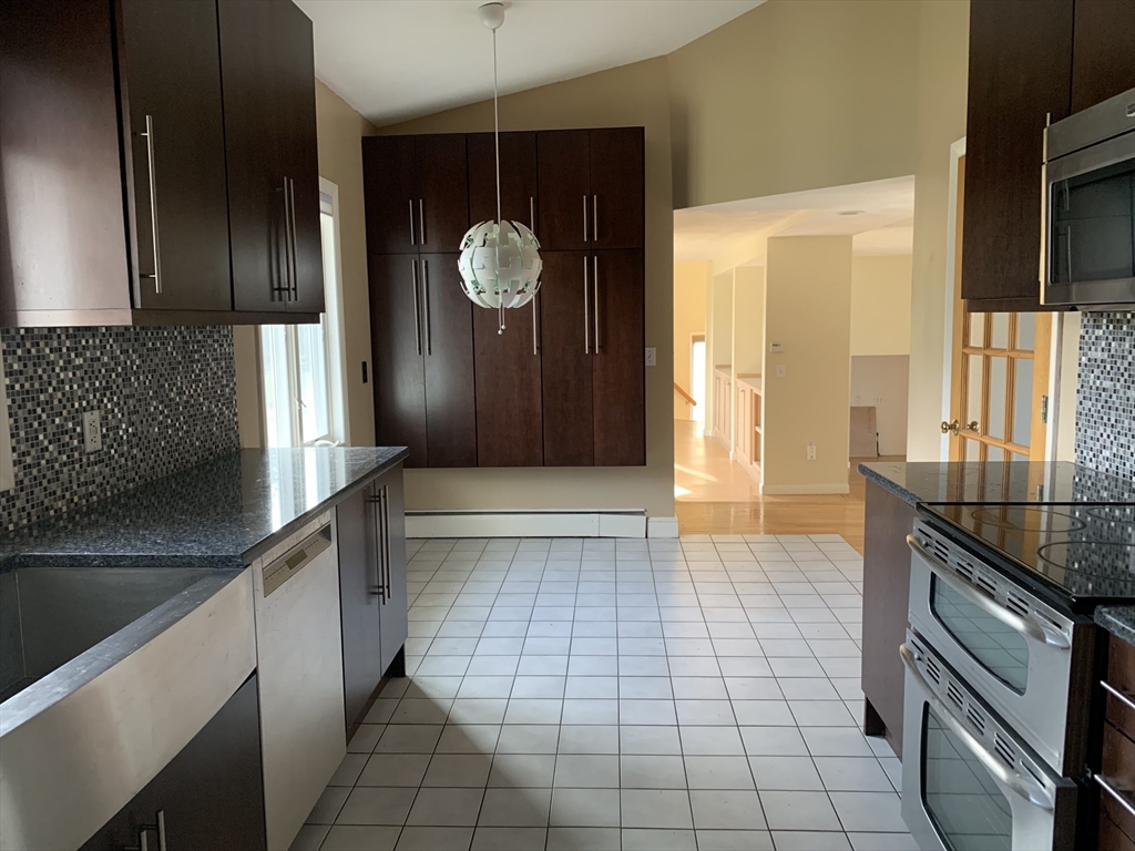 5 Bryant Rd, Lexington