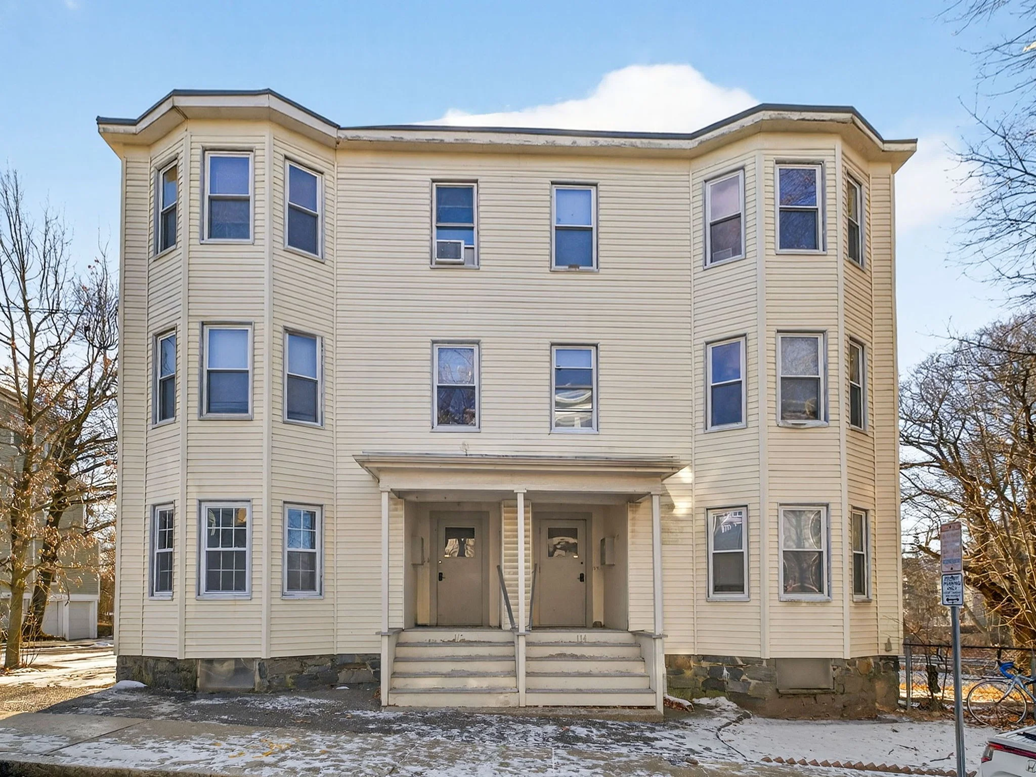 112 Woodstock St, West Somerville