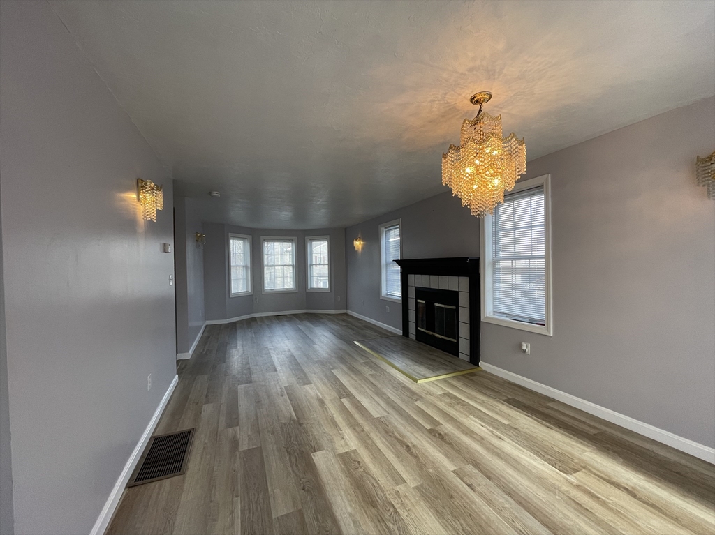 55 Ledgecrest Dr, Worcester