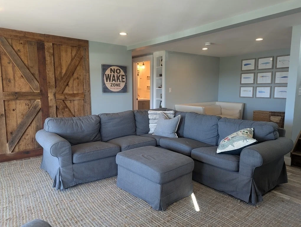 37 River Rd, Little Neck