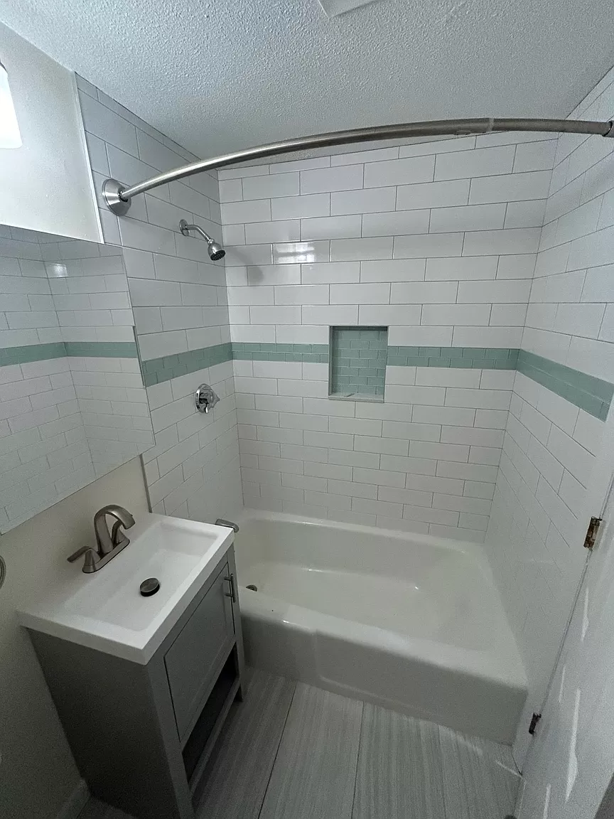2 bed, 1 bath apartment for rent at 520 Main St Unit 3, Banks Square — photo 11 of 17