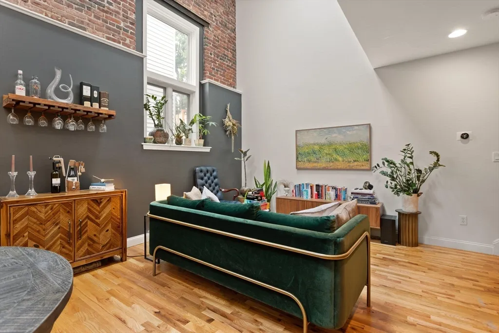 336 Saratoga St, East Boston