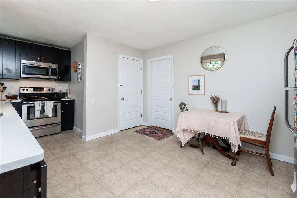 24 Aberdeen Rd, Powder House Square