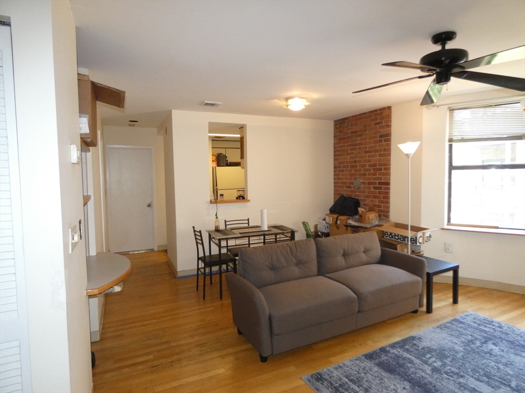 84 Gainsborough St, Fenway