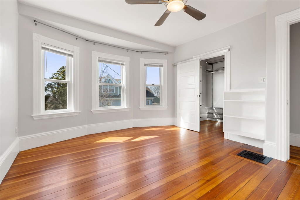 3 Clifford Ave, Beverly