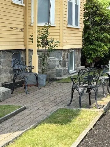 664 Washington St, Oak Square