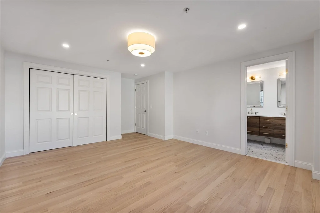 7 Chatham St, Watertown