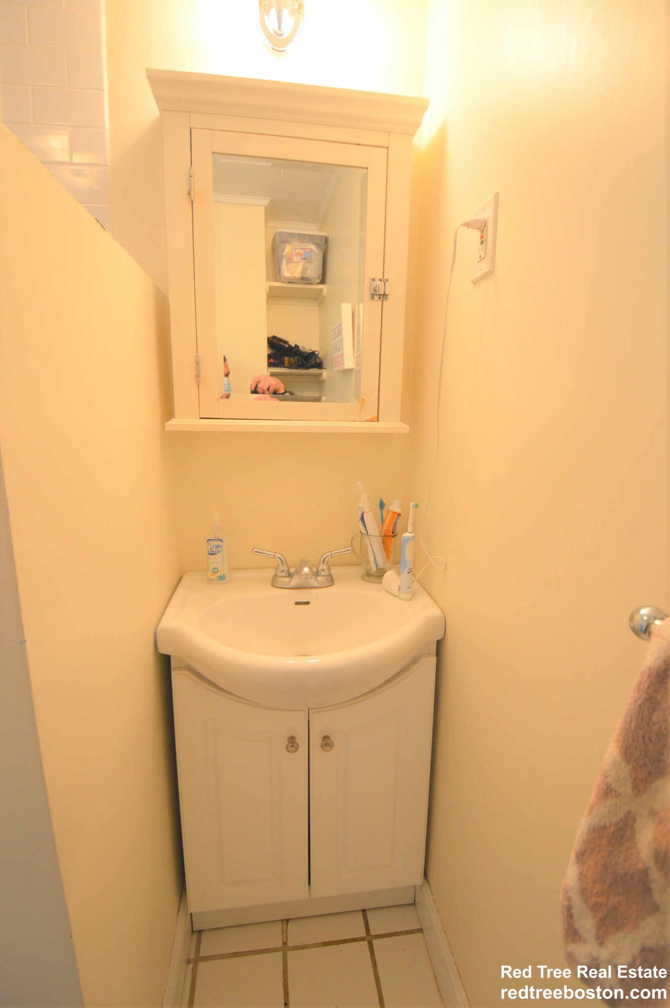 14 Breck Ave, Oak Square