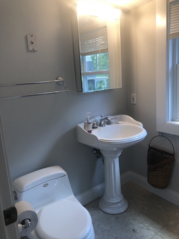 10 Wellesley Ave, Wellesley