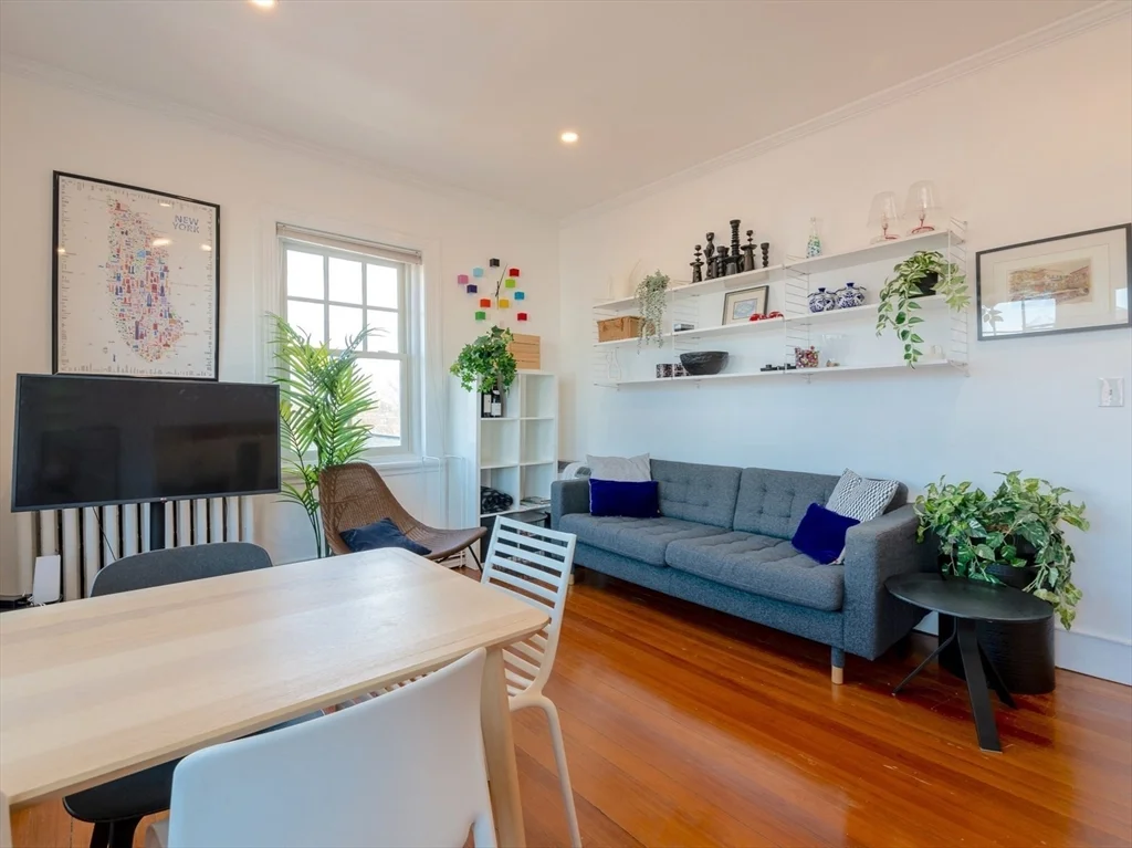 371 Harvard St, Harvard Square