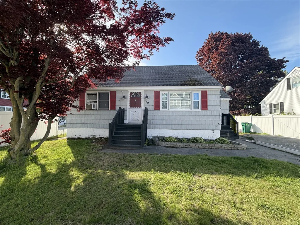 89 Bunker Hill Ave, Lowell