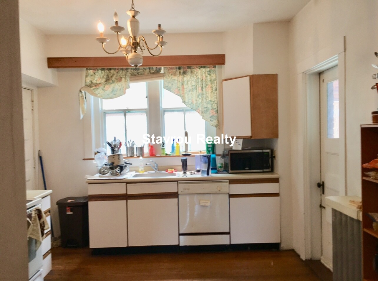 1677 Beacon St, Aspinwall Hill