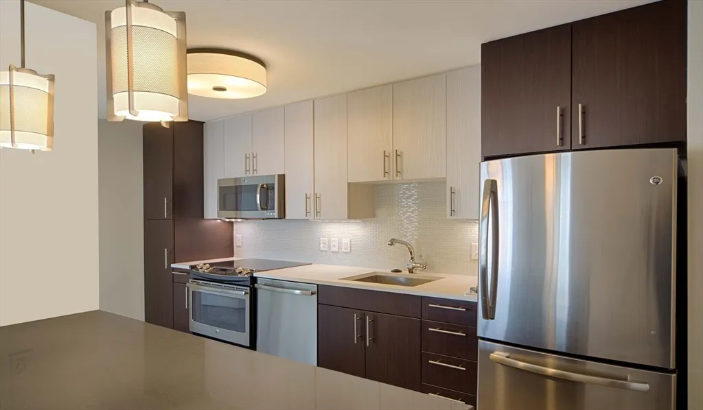 1 Canal St, West End