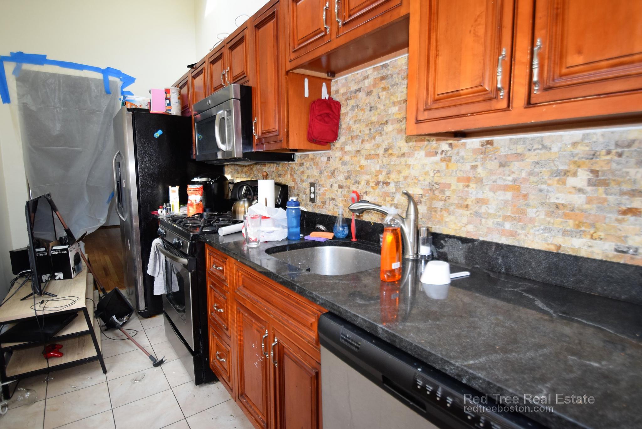 6 bed, 3 bath apartment for rent at 44 Pratt St, Allston — photo 3 of 26