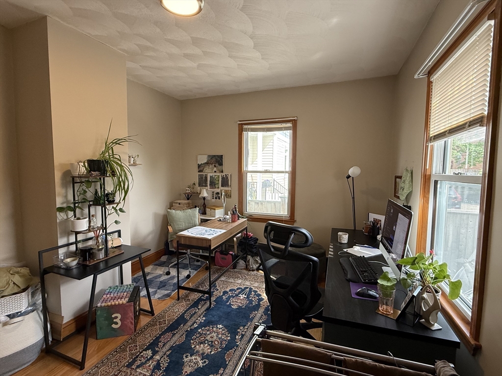 9 Rossmore St, Somerville