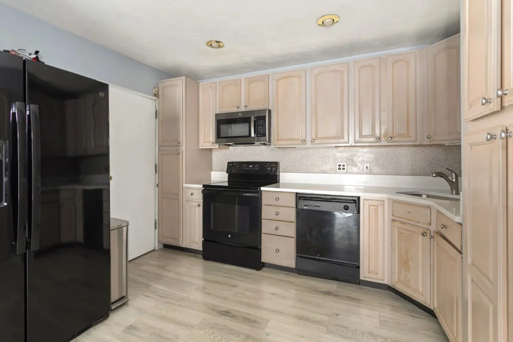 222 Winthrop Shore Dr, Winthrop