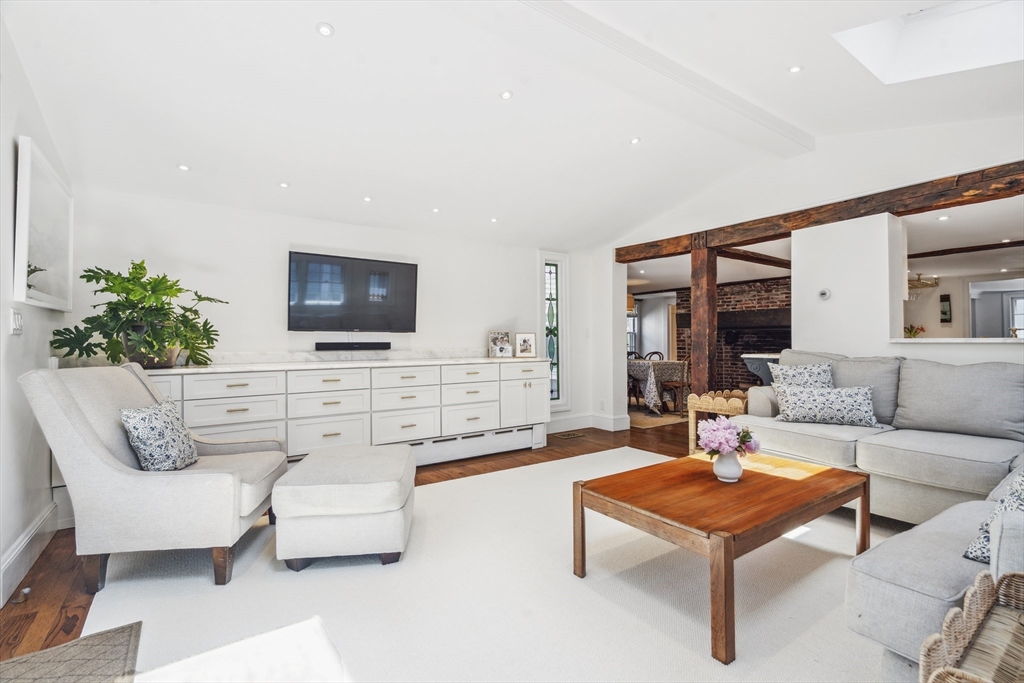 101 Elm St, Marblehead