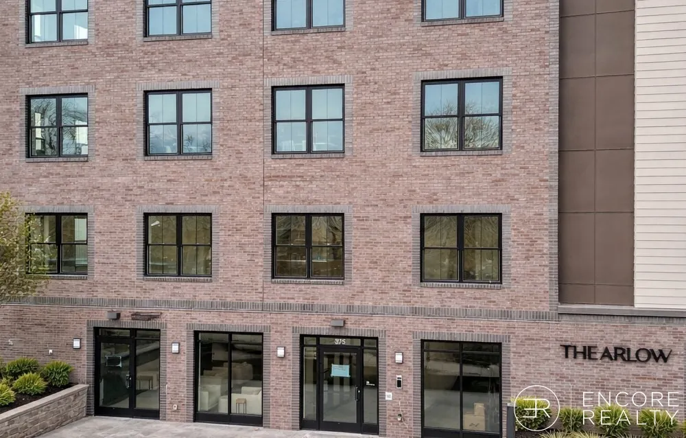 375 Cummins Highway, Roslindale