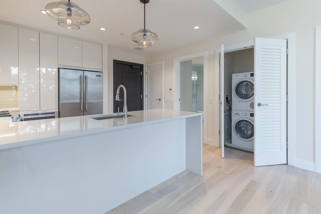 32 Traveler St, South End